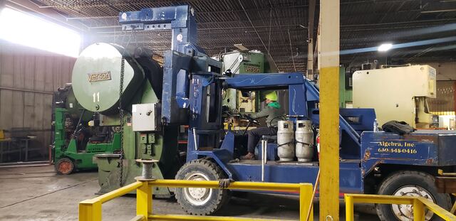 Rigger Lift Press on Boom