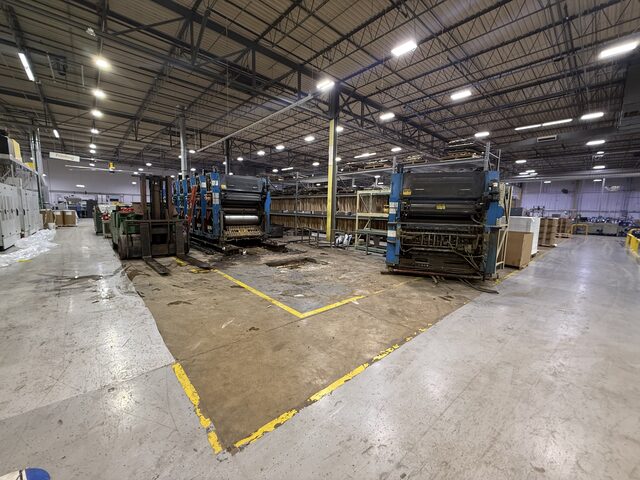 Wide view: the forklift, the press line and the separated unit